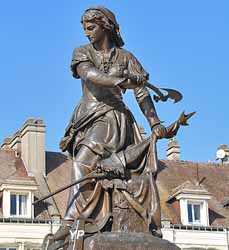 Statue de Jeanne Hachette (Gabriel-Vital Dubray, 1851)