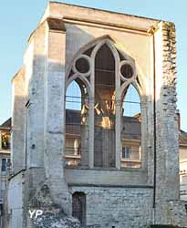 Vestiges de la collégiale Saint Barthélémy (XIe-XVIIIe siècles)