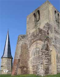 Tour Carrée et tour Pointue de l'ancienne abbaye Saint Winoc