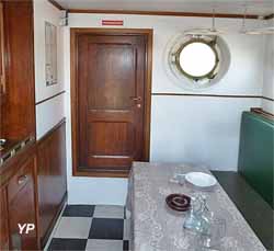 Bateau-feu Sandettié - salle à manger des officiers
