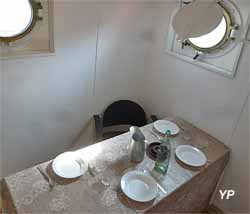 Bateau-feu Sandettié - salle à manger de l'équipage