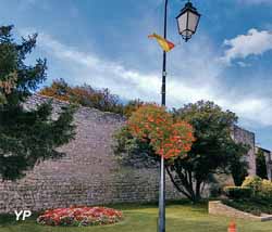 Remparts (doc. Noves Infos Tourisme)