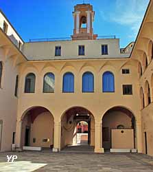 Palais des Gouverneurs génois - cour intérieure