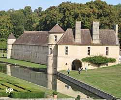 Manoir de Ninon et communs du château