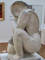 Femme accroupie (bronze, Ossip Zadkine)