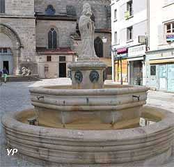 Fontaine de la place Saint Michel