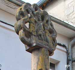 Croix en Clé Ajourée (XVe siècle)