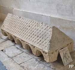 Tombeau roman du XIVe siècle