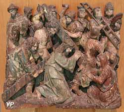 Élément de retable : le Portement de Croix (bois polychrome, XVIe s.)