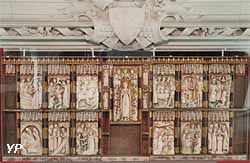 REtable des vies de la Vierge et de saint Georges (albâtre polychrome et doré, XVIe s.)