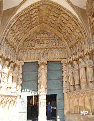 Portail de la Vierge (13e siècle)