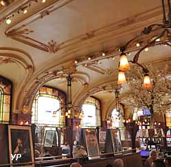 Brasserie Art Nouveau Excelsior à Nancy (architectes Lucien Weissenburger et Alexandre Mienville, vitraux Jacques Gruber, sculptures Léopold Wolf)