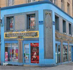 Pharmacie à l'angle de la rue Saint Georges et de la rue Saint Dizier