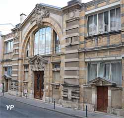 Maison du Peuple (architecte Paul Charbonnier, menuiseries Eugène Vallin, sculpture Victor Prouvé)