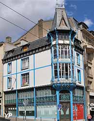 Ancienne graineterie Génin (architectes Henri et Henry Gutton, vitraux Jacques Gruber, céramiques Alexandre Bigot)