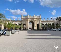 L'Arc Héré, sur la place de la Carrière
