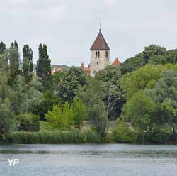 Un petit village, un vieux clocher, Un paysage si bien caché
