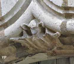 Château de Marnay - détail porte écurie