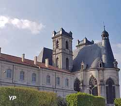 Abbaye bénédictine - abbatiale et palais abbatial (doc. G. Fillion)