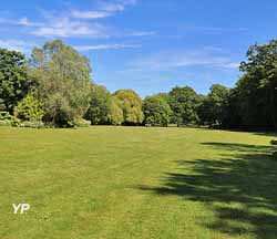 Parc du château des Ravalet