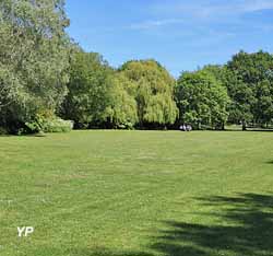 Parc du château des Ravalet