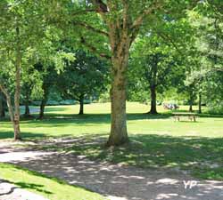 Parc du château des Ravalet