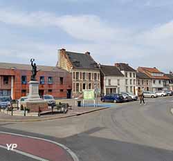 Grand Place de Pas-en-Artois (Association Pas-en-Artois Sources et Colline)