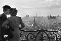 Les amoureux de la Bastille, Paris 1957 (Willy Ronis)
