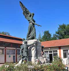 Puits Couriot - monument aux victimes de la guerre et du devoir (sculpteur Paul Graf)