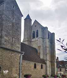 Église-Halle-Château (doc. Office de Tourisme Gâtinais Val-de-Loing�)