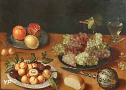 Nature morte aux raisins, grenades et abricots (atelier d'Osias Beert)