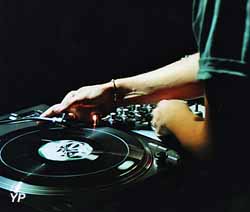 Artothèque les arts au mur (Claire Calogirou, Londres DMC, 2004. Courtesy Taxie Gallery)