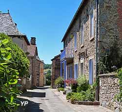 Suivez la guide et partez à la découverte de la bastide épiscopale du XIIIe siècle (Mairie de Bas-Ségala)