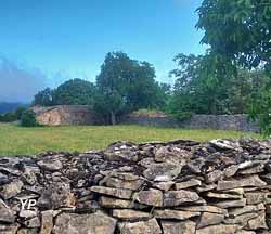 Mur de pierre sèche (Office de tourisme Gévaudan destination)