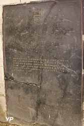 Pierre tombale de Henri-Louis Chasteigner, évêque de Poitiers au 17e siècle