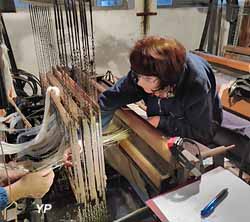 Le Tissage Larrousse (Association des Amis du Tissage Larrousse- Territoire Textile Pyrénées)