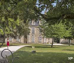 Parc du château de Pouilly (Philippe Maupetit)