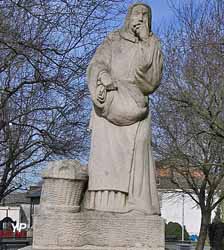 Monument à Dom Pérignon (Nicolas Agarbiceanu) (Office de Tourisme Couleurs d'Argonne)