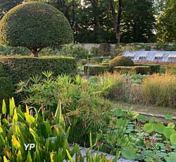 Potager fleuri du château de Lantilly