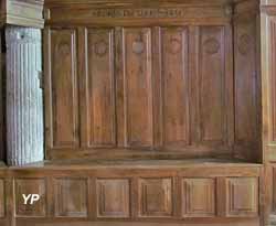 stalles et r&eacute;emploi d'une colonne romaine