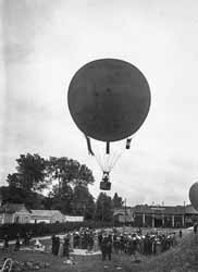 Prix Deutsch de la Meurthe, 4e &eacute;liminatoire, d&eacute;part de la Stella II, pilote Mme Surcouf, 1er juillet 1911