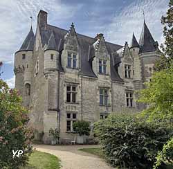 Ch&acirc;teau de Montr&eacute;sor