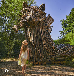 Structure construite pour le Festival des Jardins M&eacute;tiss&eacute;s 2025 (Th&egrave;me : le chat bott&eacute;) 