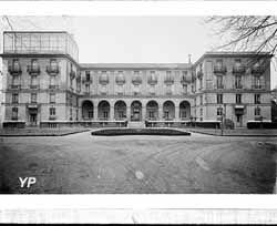 bâtiment principal du Service des inventions à Bellevue, Meudon en mars 1922 (Fonds historique / CNRS Images
)