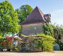 Ch&acirc;teau et jardins d'Ainay-le-Vieil