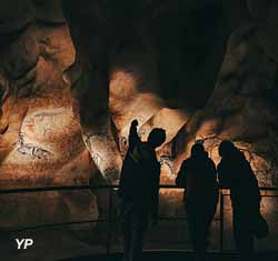 Visite guid&eacute;e de la grotte restitu&eacute;e