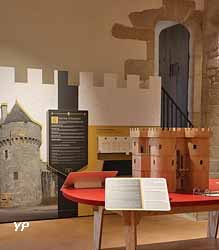 Porte Saint-Michel - ch&acirc;teau-mus&eacute;e de Gu&eacute;rande - Expo permanente (Vanessa Faivre-Pierret)